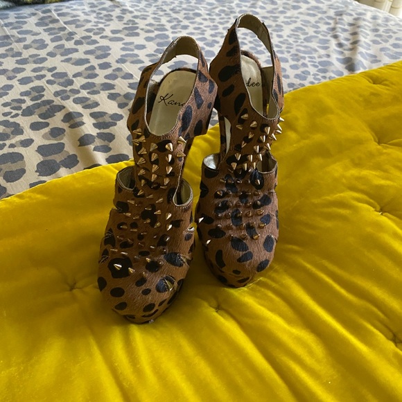 Spiked leather pumps - Picture 2 of 3